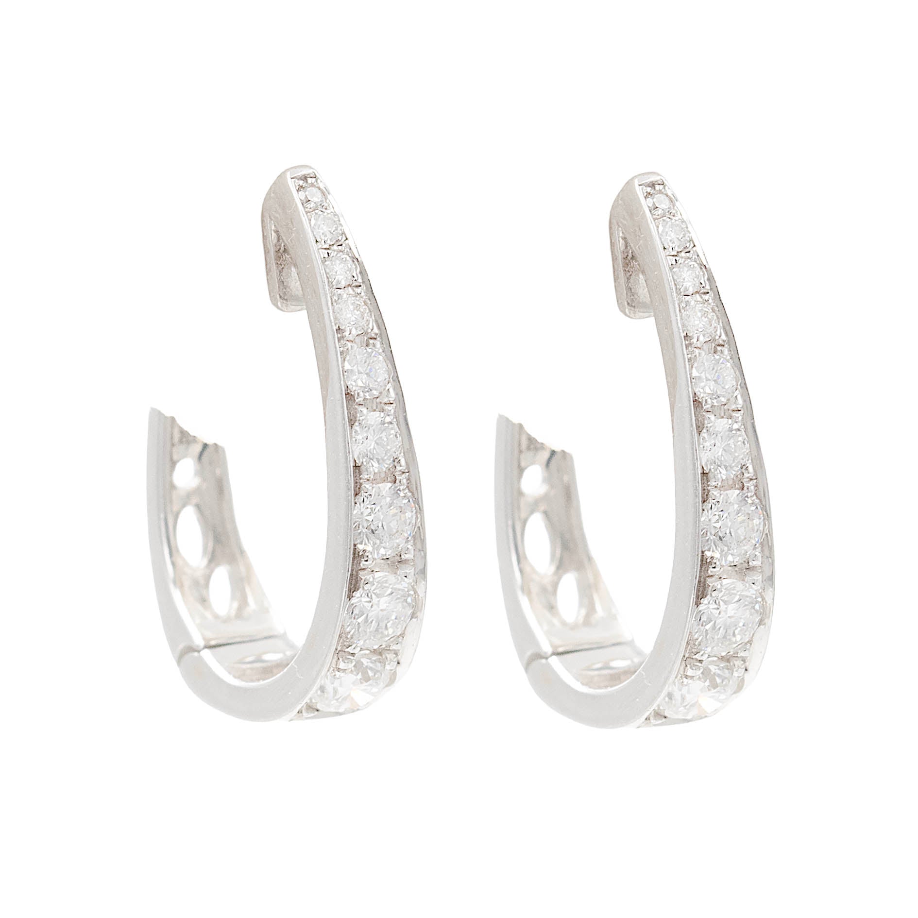 Graduating Diamond Medium Hoop Earrings