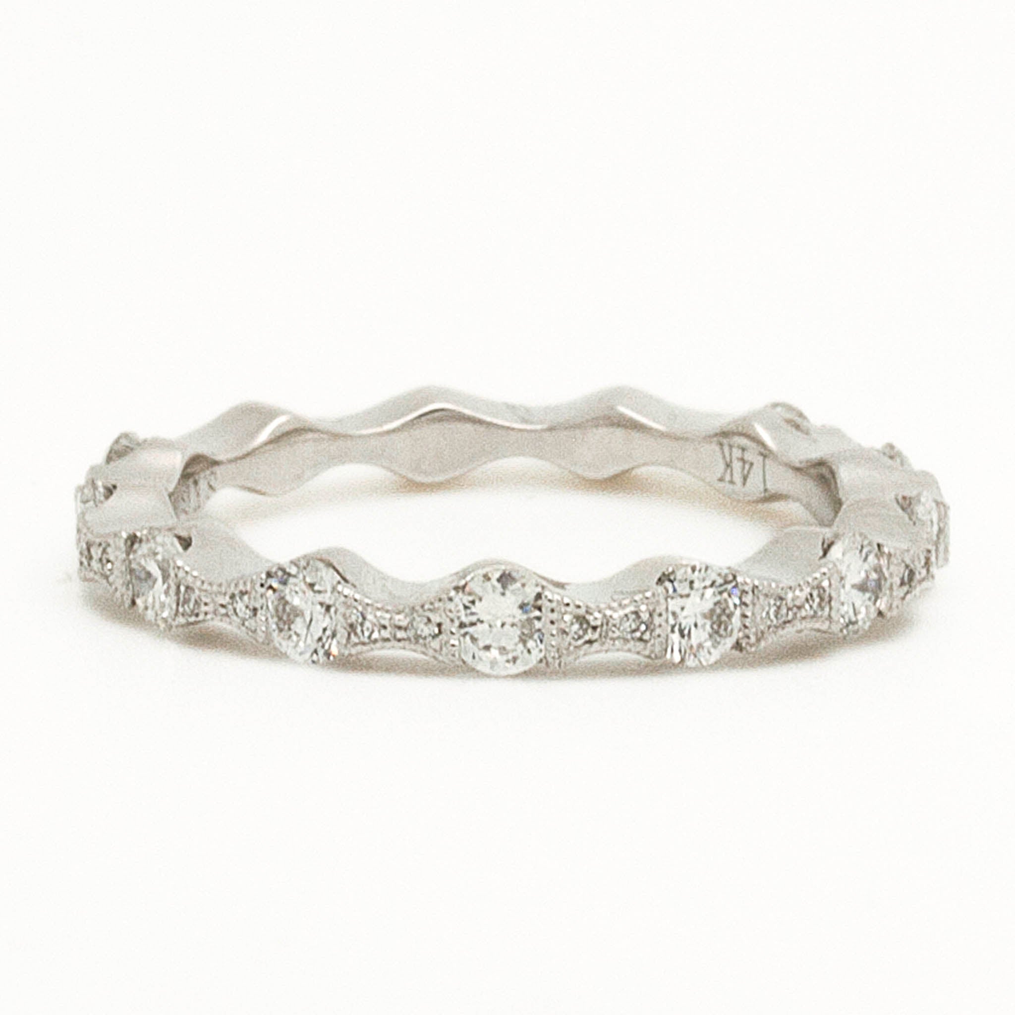 Wavy Round Diamond Band